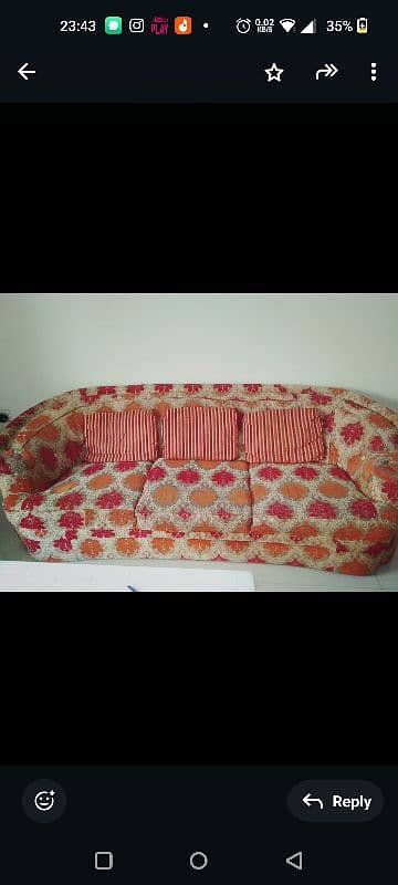 7 scetar sofa urgent sell 0