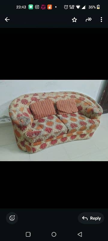 7 scetar sofa urgent sell 1