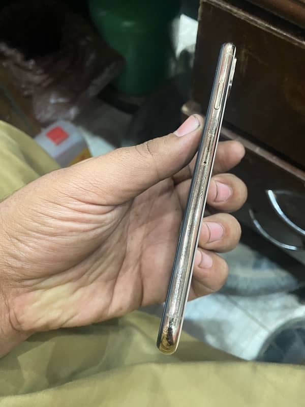 iPhone XS Max 64gb PTA approved 5