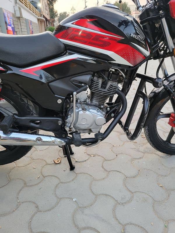 Honda CB125 F Model - 2022 - Registerd Hyderabad Number complete file 5