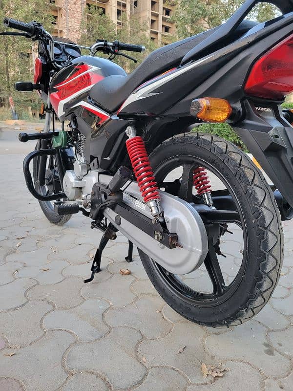 Honda CB125 F Model - 2022 - Registerd Hyderabad Number complete file 7