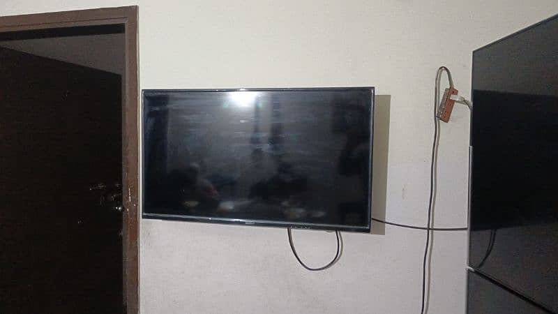 Simple LED 40". 0