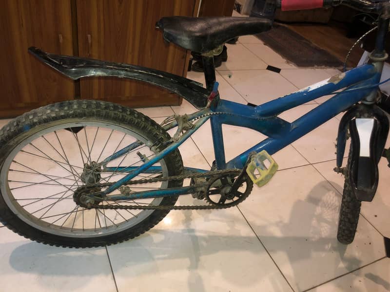 Cycle in Good Condition  /  Gulsshan 13D3 / Tyre Size 20" 1