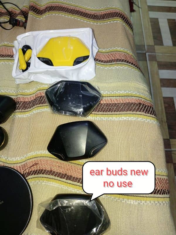 ear buds  deal serious buyer contact me all new or working condition 10