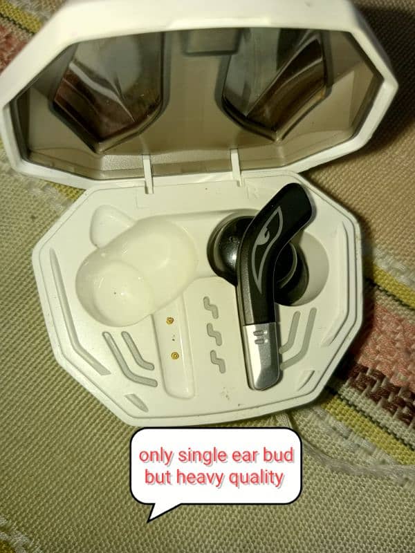 ear buds  deal serious buyer contact me all new or working condition 11