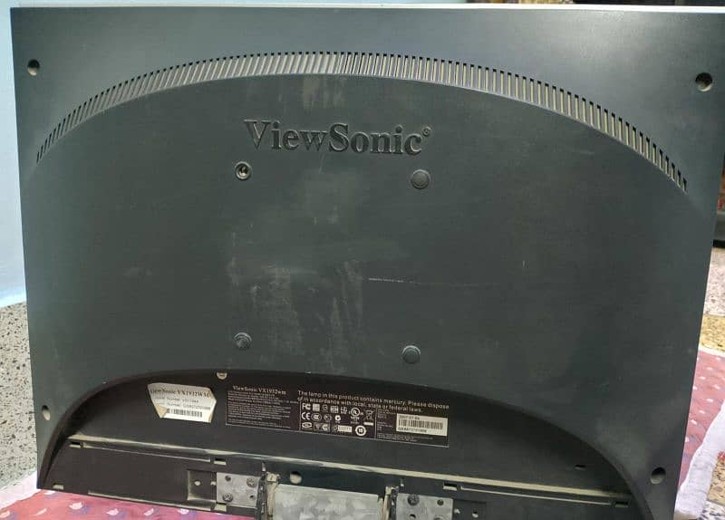 VIEWSONIC VX2035WM LCD 16 INCH 2 LINE AAGAYI HAI BAAQI ALL OK 2