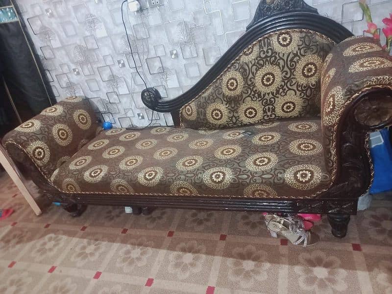 sofa dewan  in good condition 0