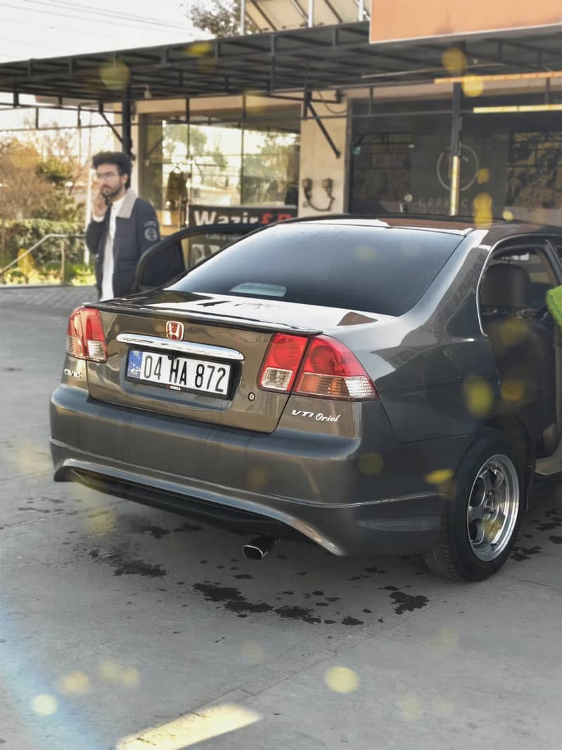 Honda Civic Oriel 2004 4