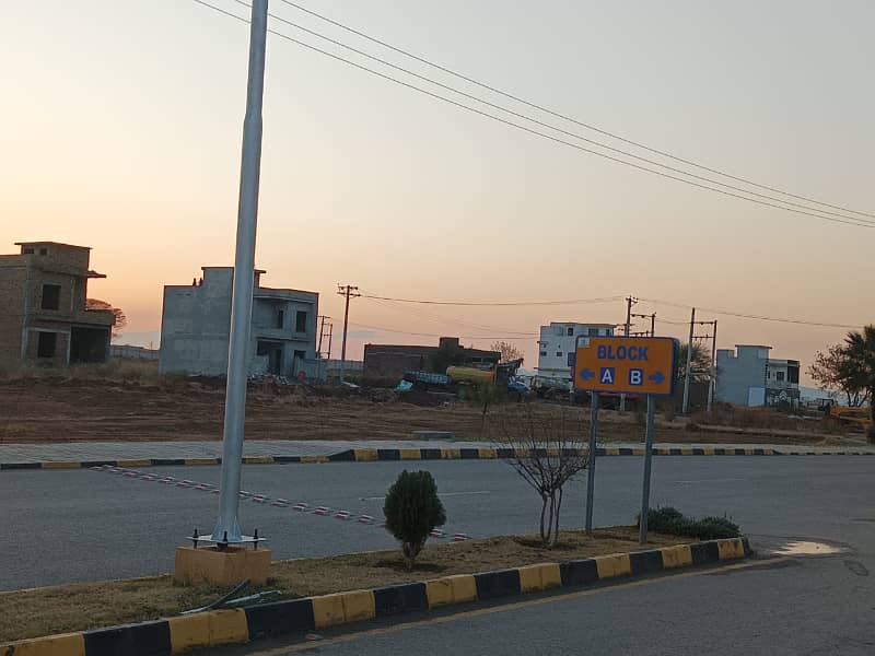 The avenue 3 near fatah Jung city double road plot for sale 8