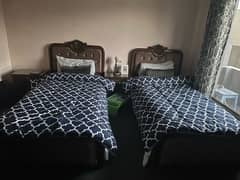 2 single beds with 2 side tables