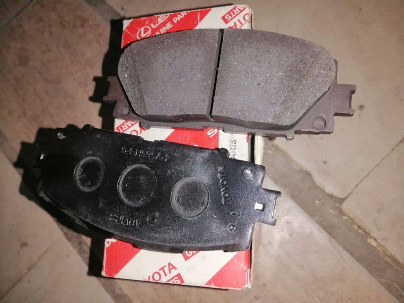 Genuine Brakes pads front Toyota Aqua 1