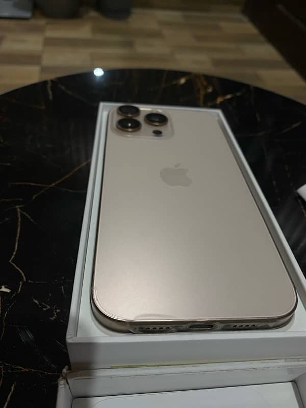 IPHONE 16 PRO MAX 256GB 4