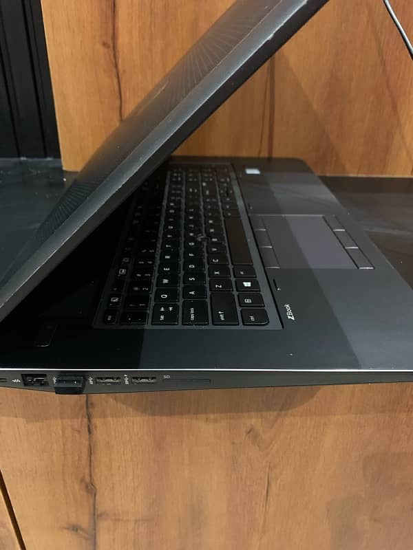 Hp Zbook G3 i7 24gb Ram 10gb shared + 2gb gpu dedicated 1