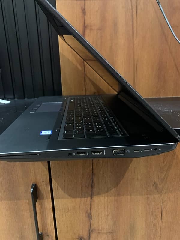 Hp Zbook G3 i7 24gb Ram 10gb shared + 2gb gpu dedicated 2