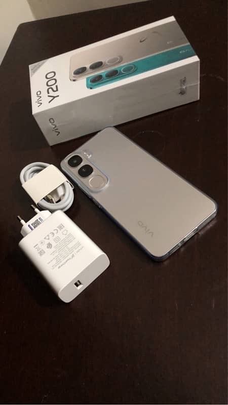 Vivo Y200 Just box open Fully Oka phone brand new 0