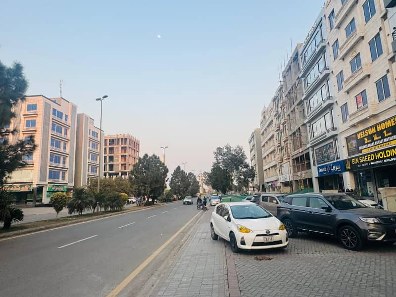 5.33 Marla Commercial Plaza for Sale in Bahria Town Lahore PKR 15 Crore 6