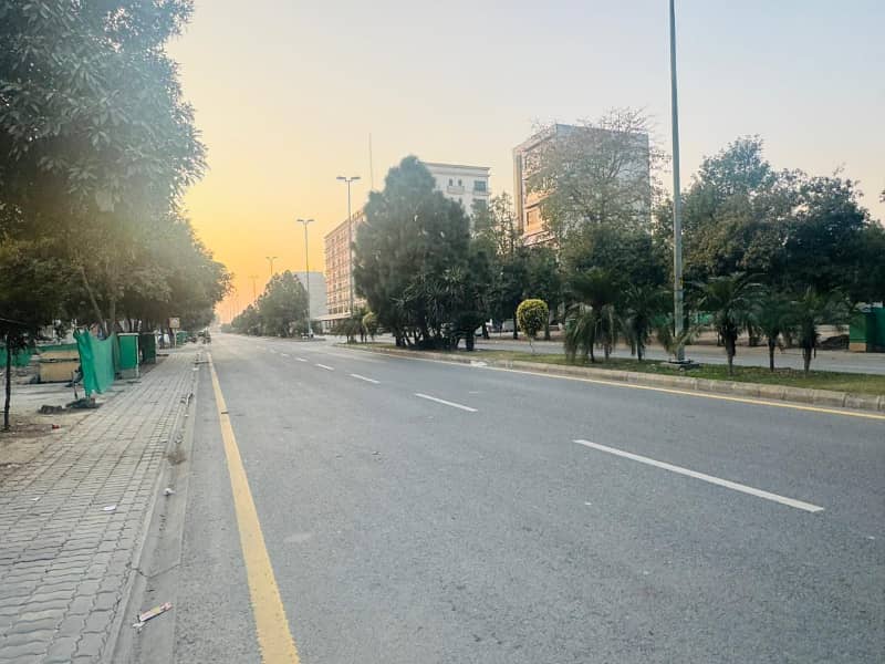 5.33 Marla Commercial Plaza for Sale in Bahria Town Lahore PKR 15 Crore 7