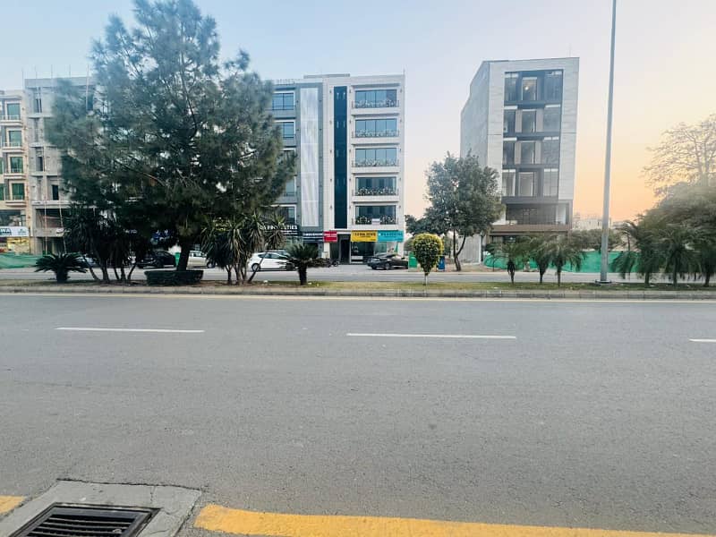 5.33 Marla Commercial Plaza for Sale in Bahria Town Lahore PKR 15 Crore 9