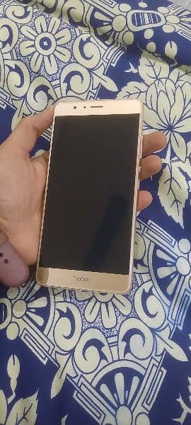 Huawei Honor V8 available in very good condition 4gb 32gb official Pta 9