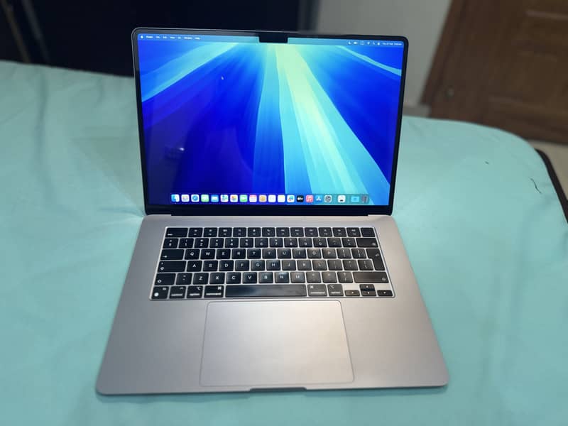 Macbook Air m2 15 inch 8 gb Ram and 256 gb storage 2023 1