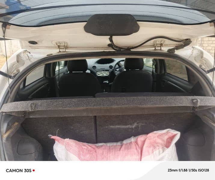 Toyota Vitz 2002 Fl package Chat diggi bonut pilar orignal 10by10 2