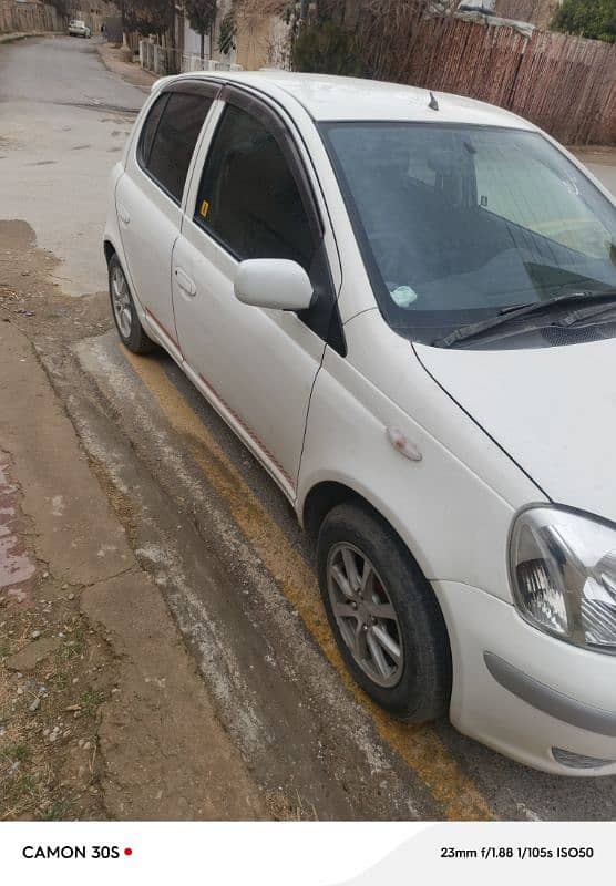 Toyota Vitz 2002 Fl package Chat diggi bonut pilar orignal 10by10 18