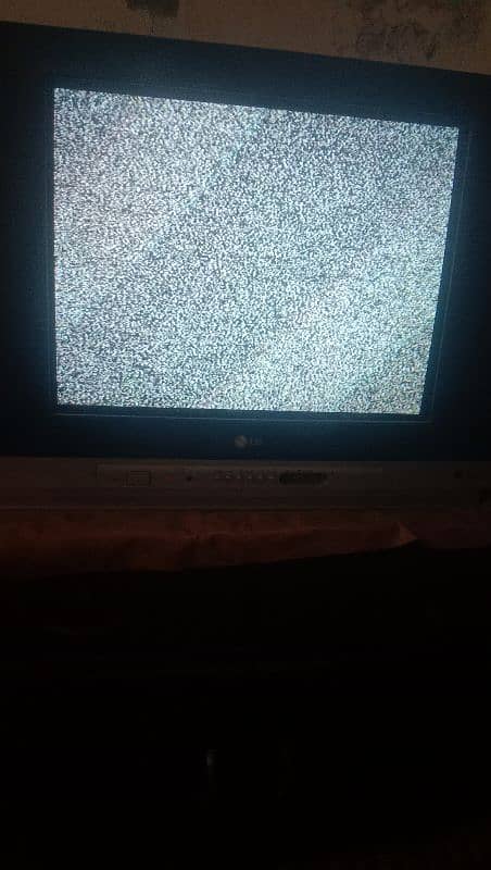 LG tv flat screen 21 inch 7