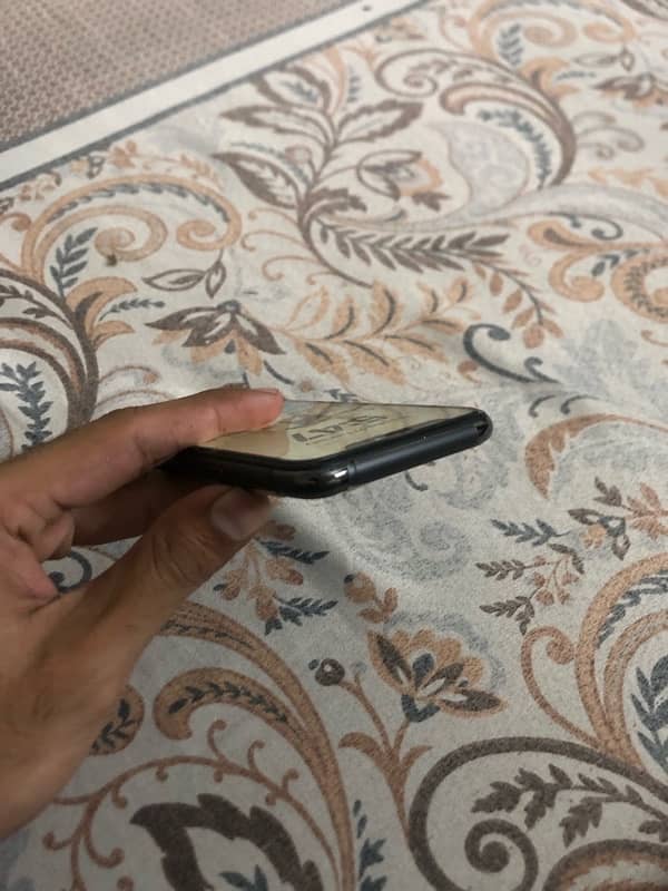 iphone 11 pro 64gb 10/10 condition 3