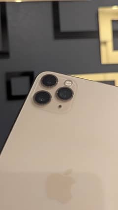 iPhone 11 Pro Max gold