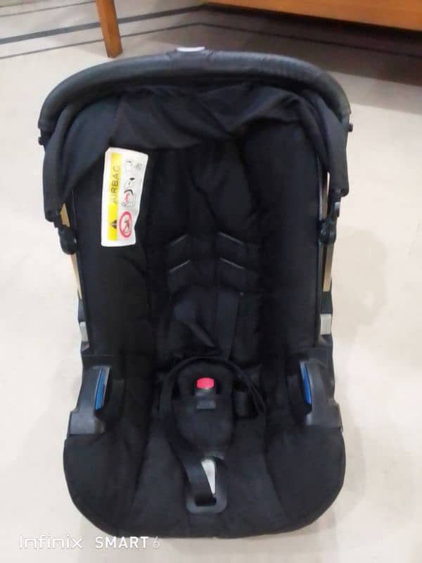 doona stoler 3 in one. cot+car seat+stoler 7