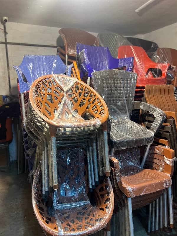 plastic chairs 3