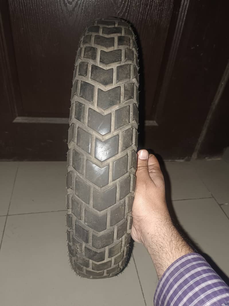 YAMAHA YBR 125G REAR WHEEL TYRE 1