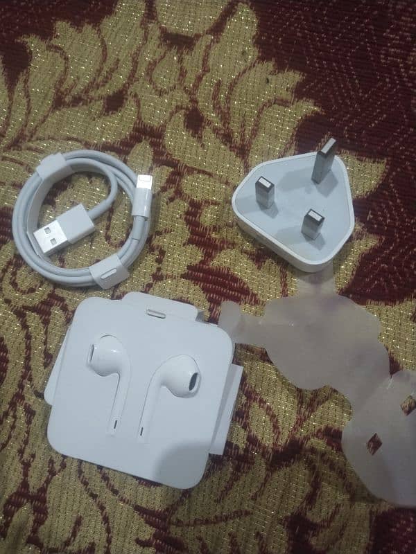 Apple USB Charger 0