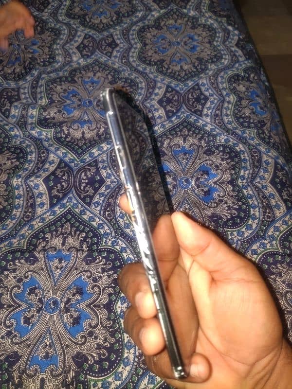 oppo f17 pro in lush condition 3