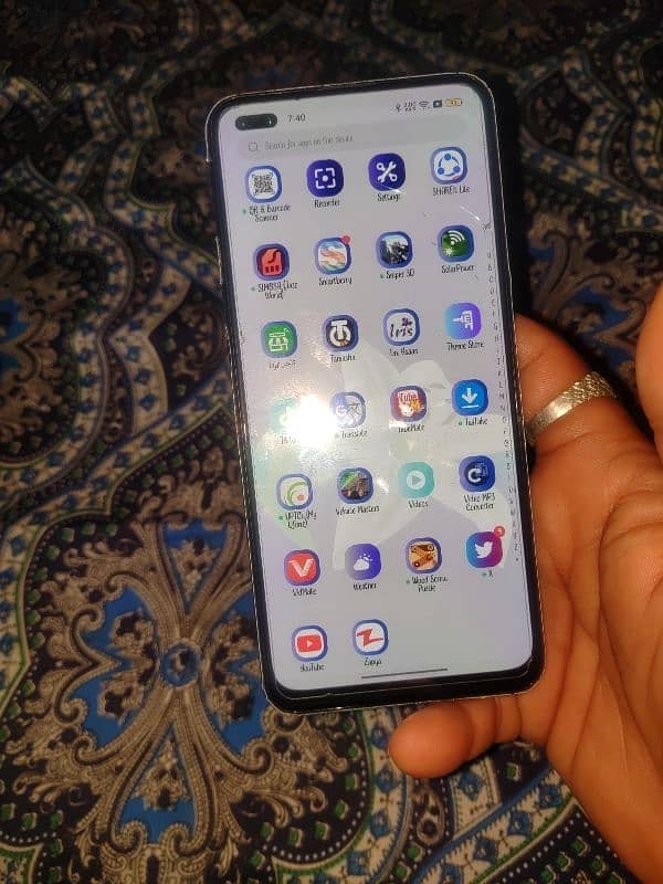 oppo f17 pro in lush condition 6