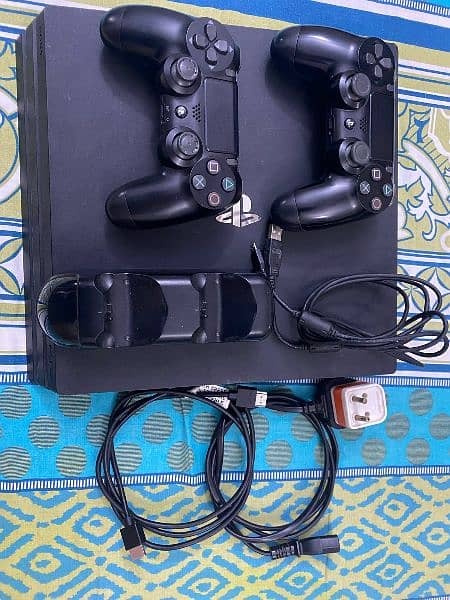 PS4 PRO 1TB BLACK 0