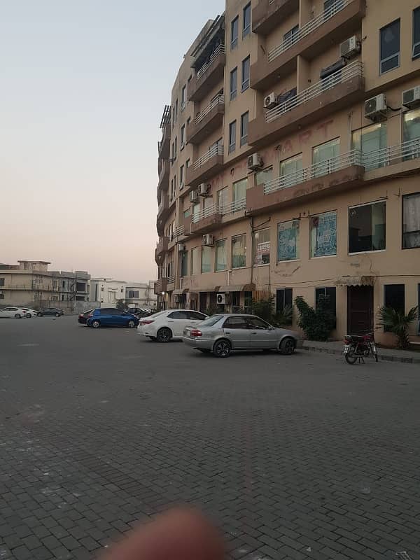 Par Day short time One BeD Room apartment Available for rent in Bahria town phase 4 and 6 empire Heights 2 Family apartment 7