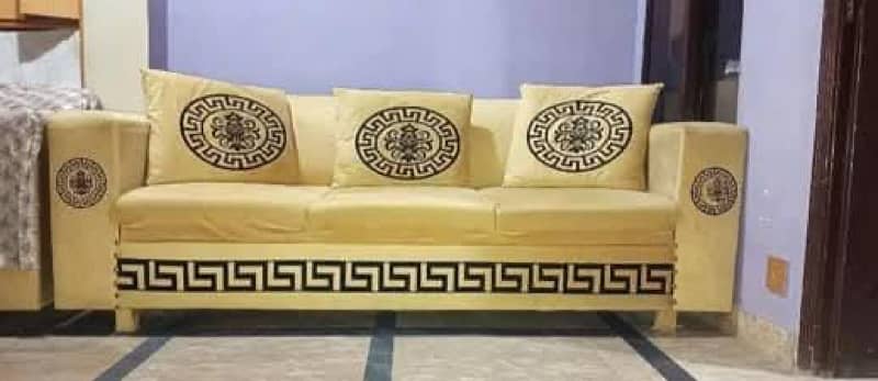 3-2-1 Sofa Set in Perfect Condition 0