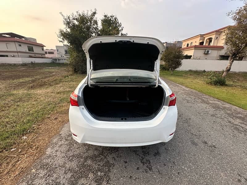 Toyota Corolla Altis 1.8 2017 10