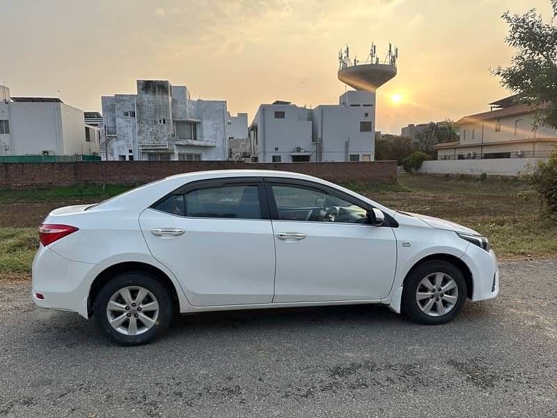 Toyota Corolla Altis 1.8 2017 16