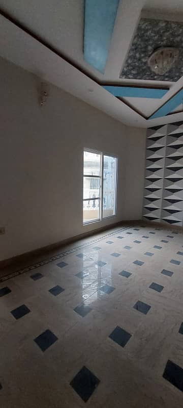 5-Marla Double Uint Beautiful House On Hot Location On 60ft Road Lahore. 2