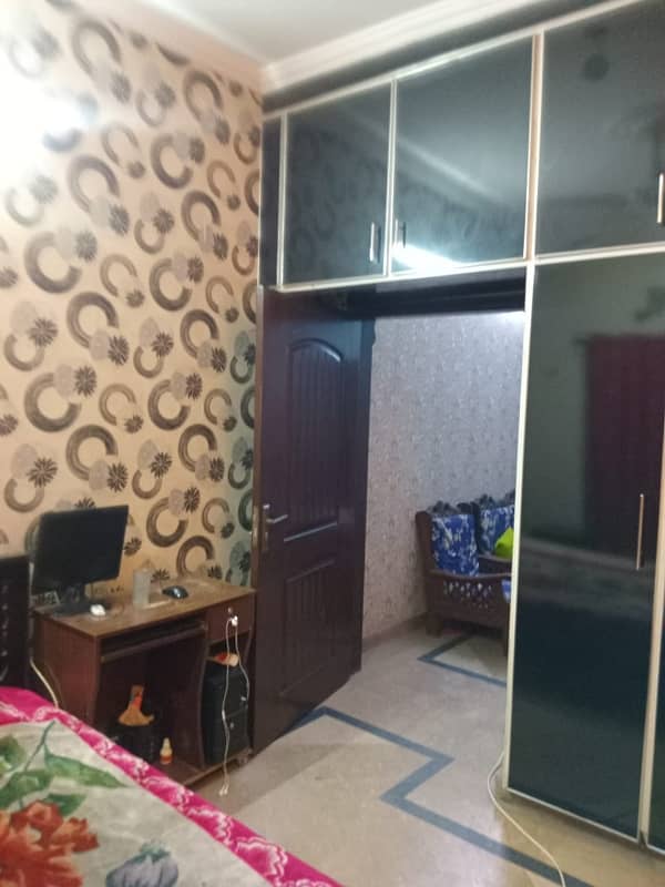 5-Marla Double Uint Beautiful House On Hot Location On 60ft Road Lahore. 7