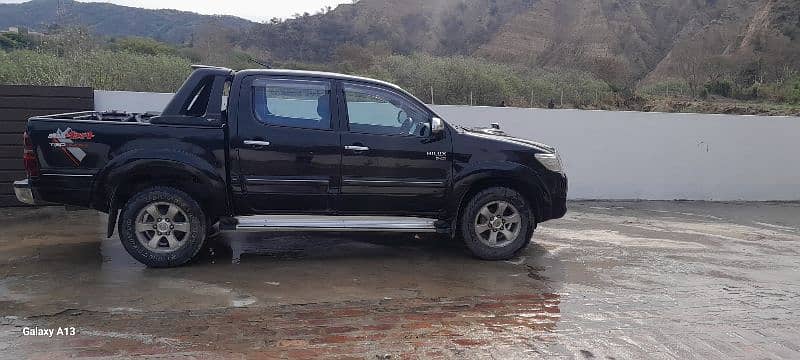 Toyota Hilux 2012 3