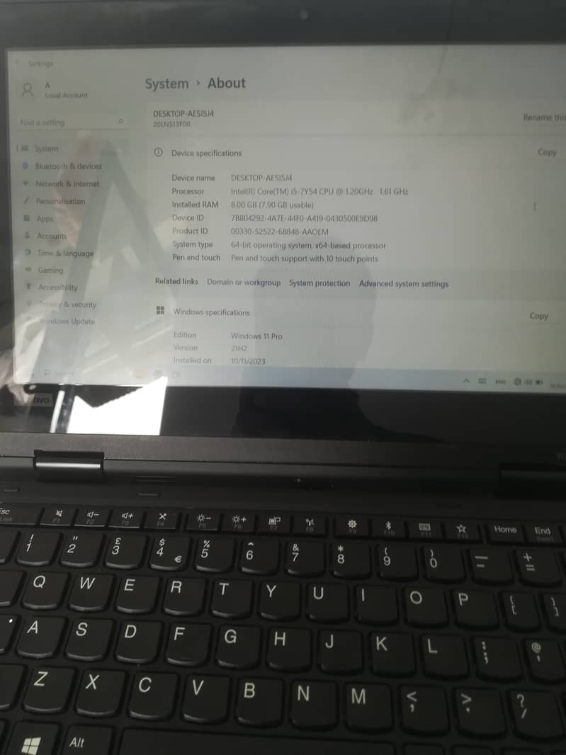 Lenovo Thinkpad yoga 11e x360 Core i5 7th Generation Touchscreen 9