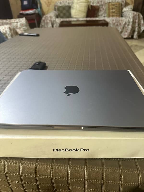 Macbook Pro m1 chip 14 inches 16GB/512GB 1