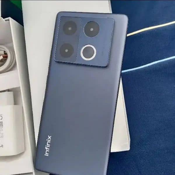 Infinix note 40 pro 12+12/256 gb 4