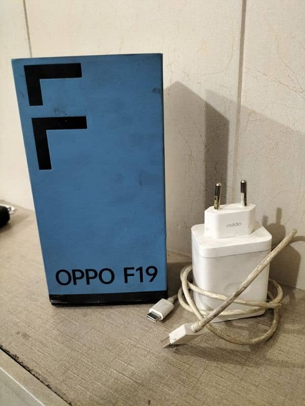 Oppo f19 almost new with original charger cable and box 1