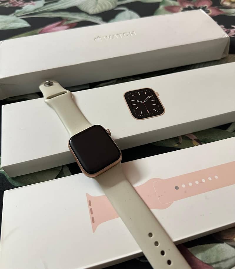 Apple Watch Series 6 44 MM Gold 1