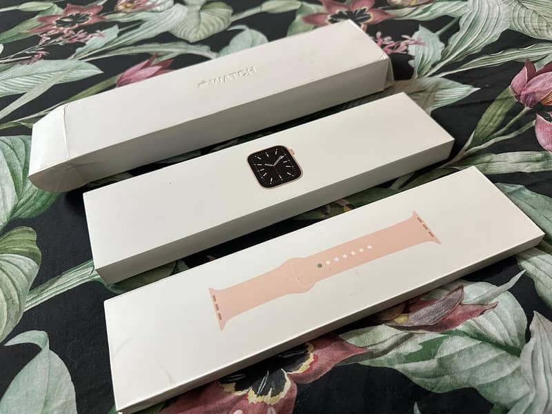 Apple Watch Series 6 44 MM Gold 3