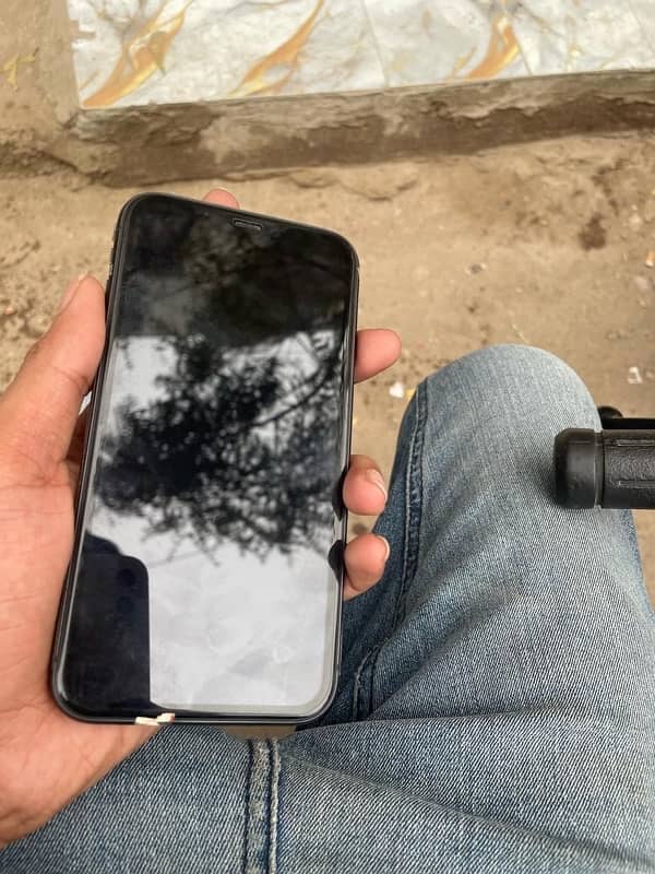 iPhone 11 PTA approved 64gb 98% battery urgent sell 4